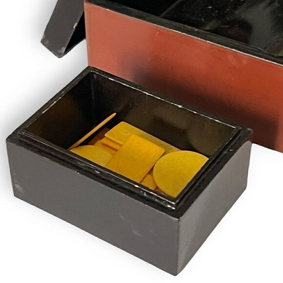Vintage French Lacquered Wood Game Box Cellulose Jetons Lidded Compartments - Picture 10 of 16